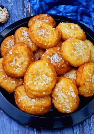 A picture of Spanish Pumpkin Bunuelos (Fritters).