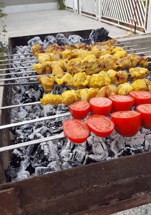 عکسی از دستور جوجه کباب ما با گوجه