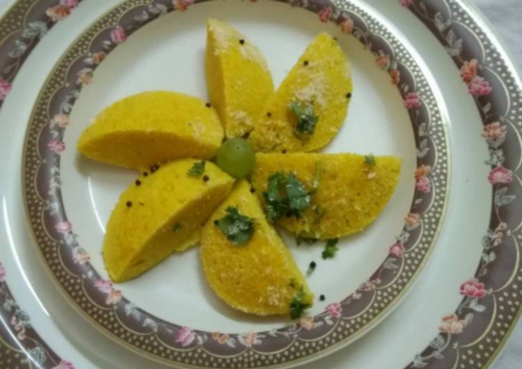 Besan suji dhokla