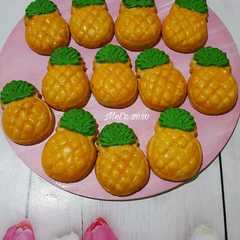 A picture of Nastar Nanas.