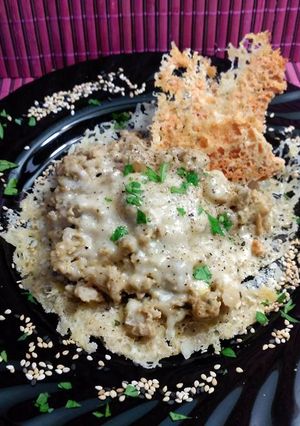 Una foto de Crujiente de queso con berenjenas especiadas