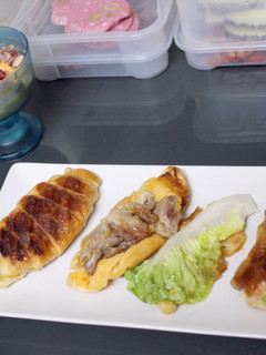Una foto de Panecillos de leche con jamón de pavo