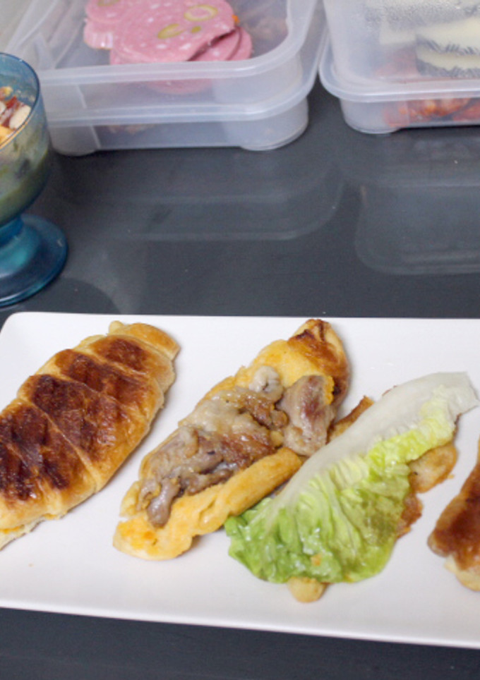 Una foto de Panecillos de leche con jamón de pavo