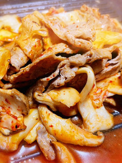 泡菜野菇燒肉 的食譜成品照片