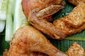 Cara Gampang Menyiapkan Ayam goreng bumbu bawang putih Untuk Jualan