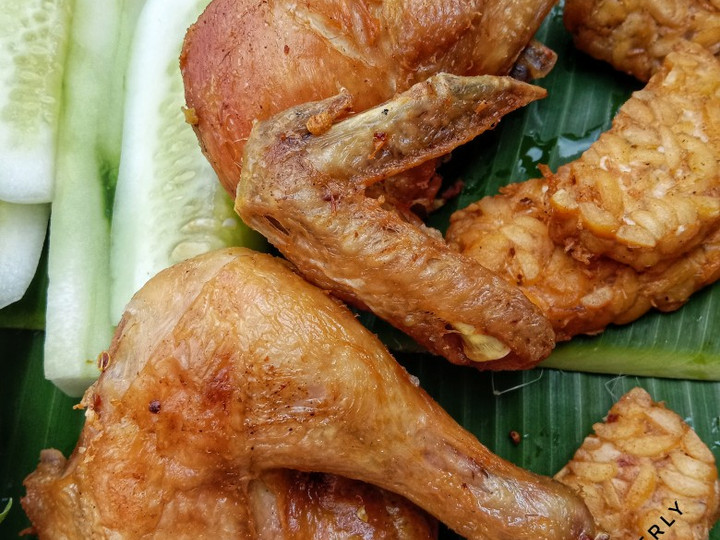 Cara Gampang Menyiapkan Ayam goreng bumbu bawang putih Untuk Jualan