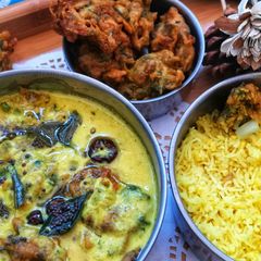 A picture of Kadhi pakora.
