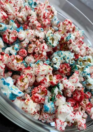 صورة لوصفة فشار "بوب كورن" ملون