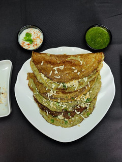 પનીર ચીલા (Paneer Chila Recipe in Gujarati) રેસીપી મુખ્ય ફોટો
