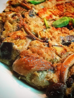 Una foto de Tortilla de setas y berenjena