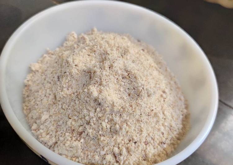 How to Prepare Speedy Oats and Nuts Porridge