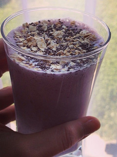 Una foto de Batido de frutillas y leche de avena