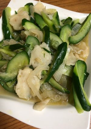 花枝丸炒小黃瓜洋蔥 的食譜成品照片