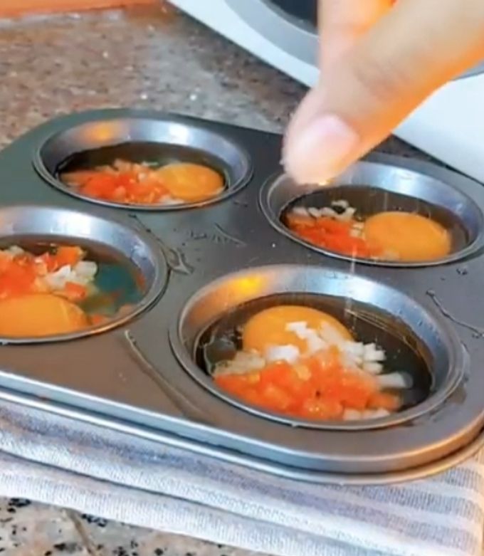 รูปของ Egg muffin ไข่อบ เมนูอาหารเช้าง่ายๆ จากหม้ออบลมร้อน ในเวลาเร่งรีบ