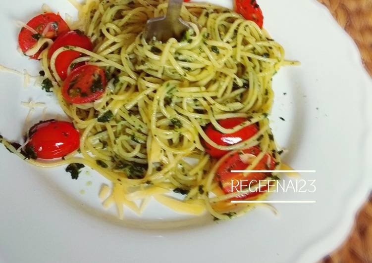 Resep Spaghetti pesto spinach and cherry tomatoes parmesan Anti Gagal