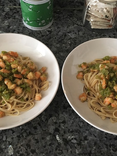 Una foto de Tallarines con langostinos🍜