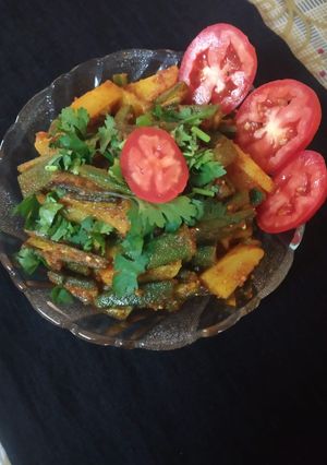 ભીંડા બટાકા નું શાક (Bhinda Bataka Shak Recipe In Gujarati) રેસીપી મુખ્ય ફોટો