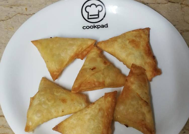 Chicken vegetable samosa