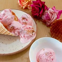 A picture of Rose Ice Cream.