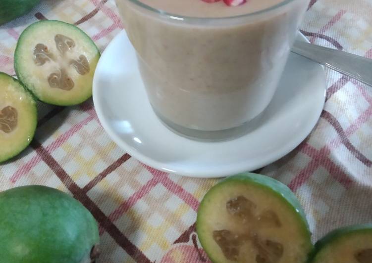 Steps to Make Super Quick Homemade Smoothie de feijoa e romã