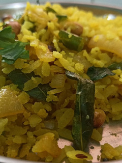 कांदे पोहे (kanda pohe recipe in marathi) रेसिपी चे मुख्य फोटो