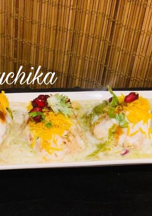 A picture of Dahi vada.