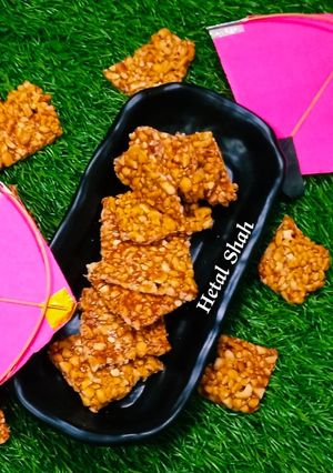 પીનટ ચીક્કી (Peanut Chikki Recipe In Gujarati) રેસીપી મુખ્ય ફોટો