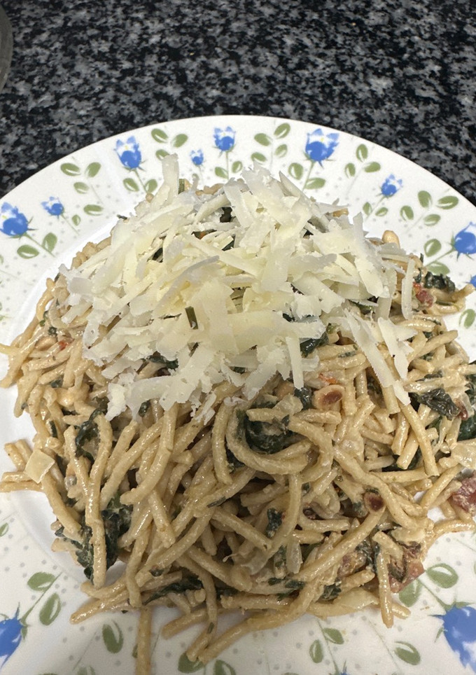 Una foto de 523. Espaguetis con espinacas y piñones (principal pasta)