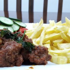 A picture of Mutton Masala with chips.