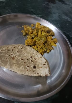 गोभी आलू (Gobhi aloo recipe in hindi) रेसिपी मुख्य फोटो