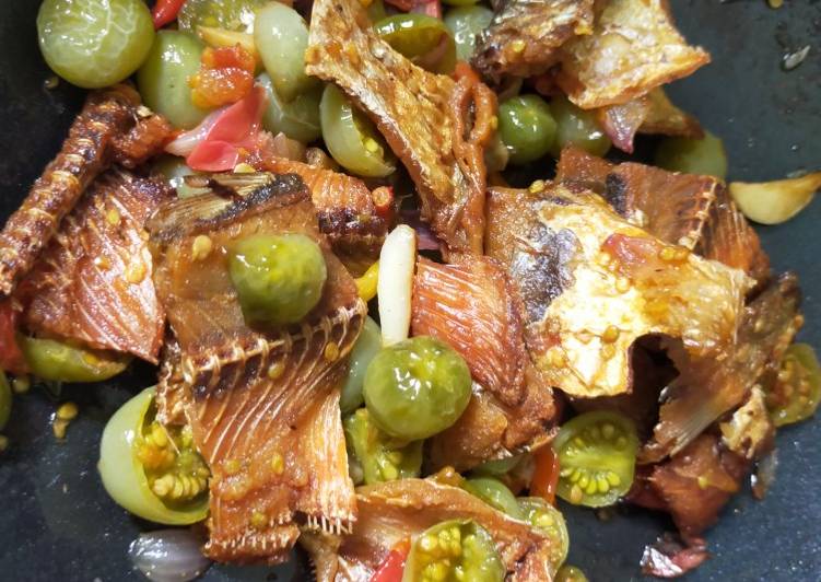 Resep Ikan asin rajam cabai Anti Gagal