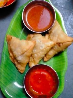 સમોસા (Samosa Recipe in Gujarati) રેસીપી મુખ્ય ફોટો