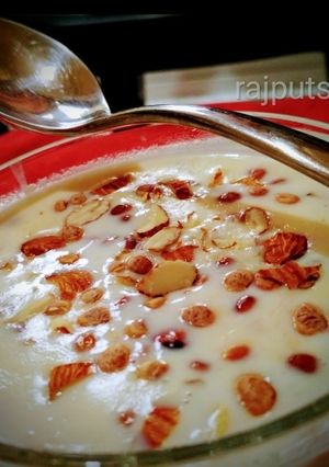 A picture of Rice pudding or Rice kheer.