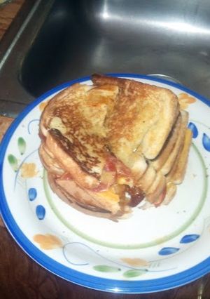 A picture of dudes grilled cheese pizza sandwiches.