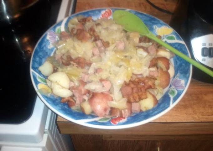 steamed cabbage with bacon,ham, red potatos