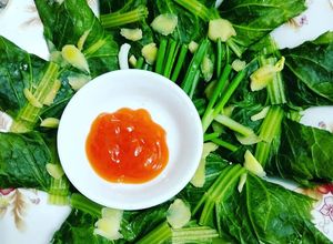 Hình của món Cải bẹ xanh cuốn cá thác lác hấp gừng.