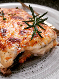Una foto de Lasaña de salmón, espinacas y queso de cabra