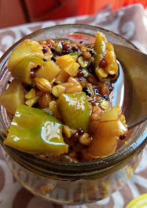 A picture of Jhat_pat achaar.