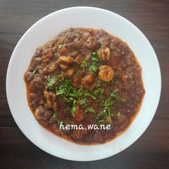 A picture of Prawns masala.