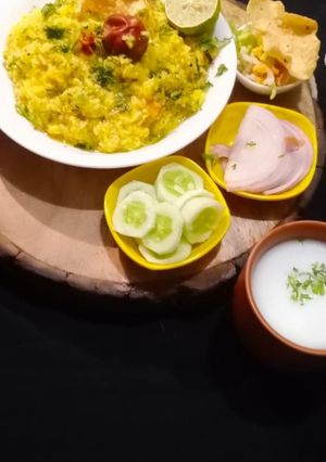 A picture of Kathiyawadi khichdi.