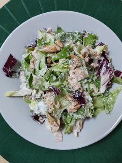 Una foto de Ensalada de pollo al curry