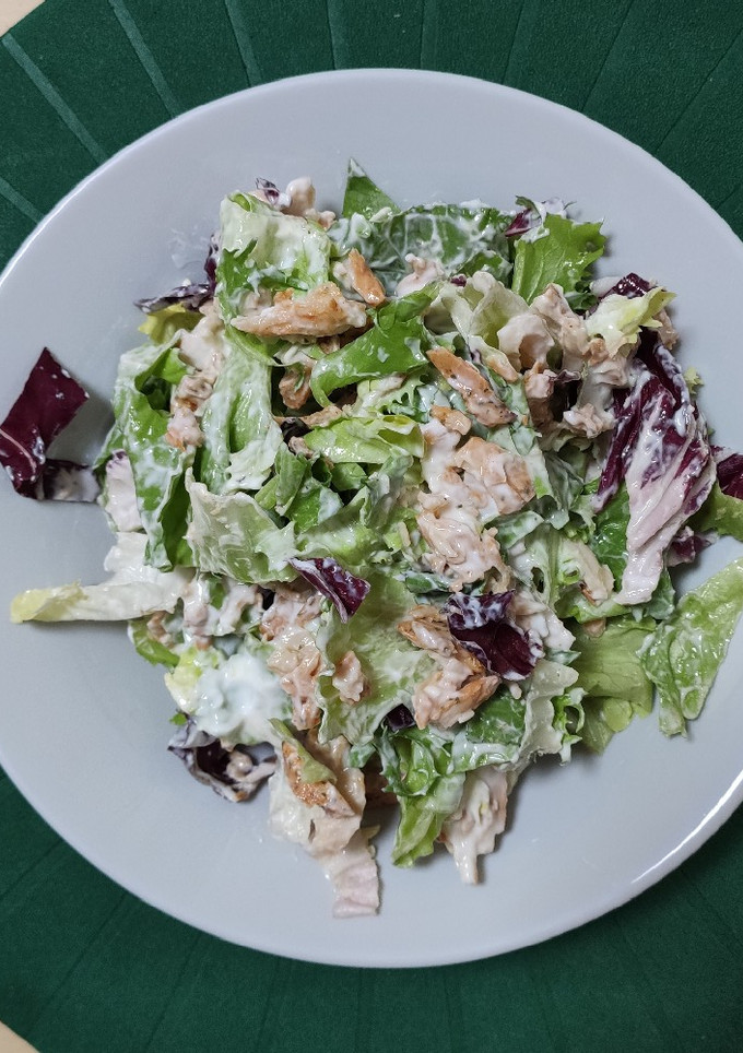 Una foto de Ensalada de pollo al curry