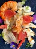 Insalata di gamberoni, finocchi e pompelmo rosa