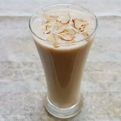 A picture of Banana Dates Smoothie.