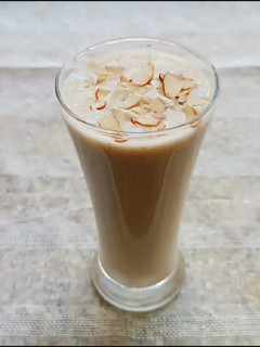 A picture of Banana Dates Smoothie.
