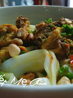 Hình của món Mì Quảng gà mùa giãn cách.