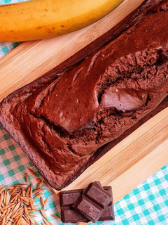 Una foto de Budín de banana y cacao con harina de avena