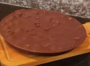 Una foto de Turrón de chocolate y avellanas