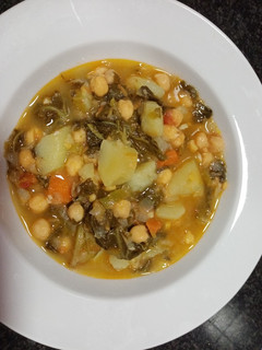 Una foto de Garbanzos con acelgas