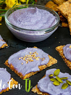 Una foto de Crackers integrales con paté de col lombarda